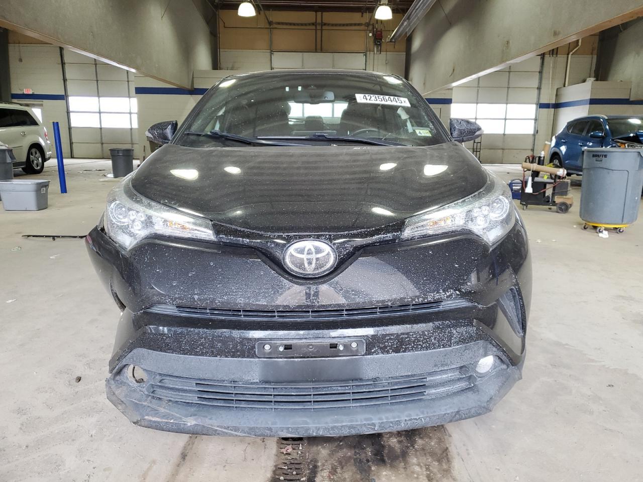2018 TOYOTA C-HR XLE - Image 5