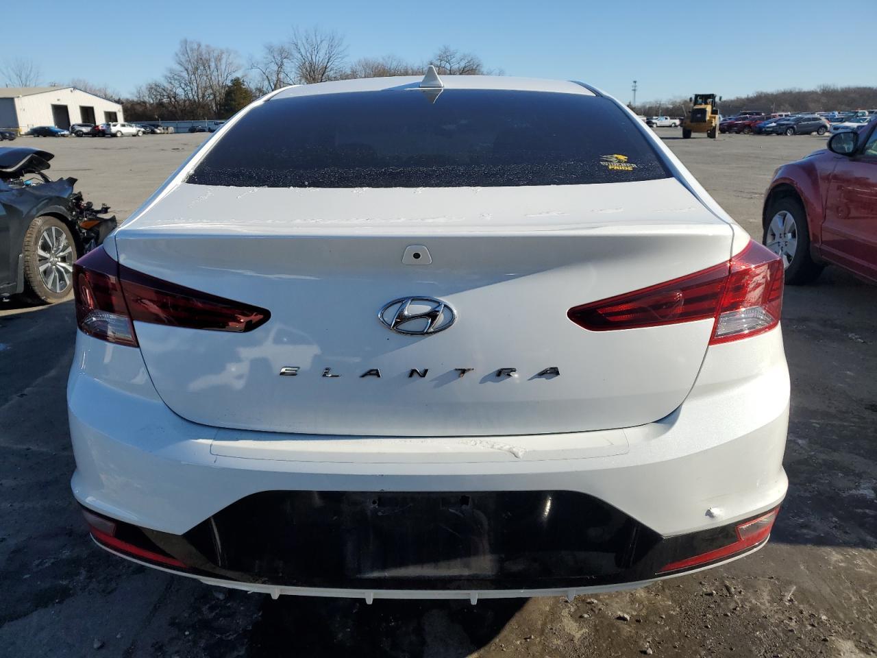 2019 HYUNDAI ELANTRA SE - Фото 6
