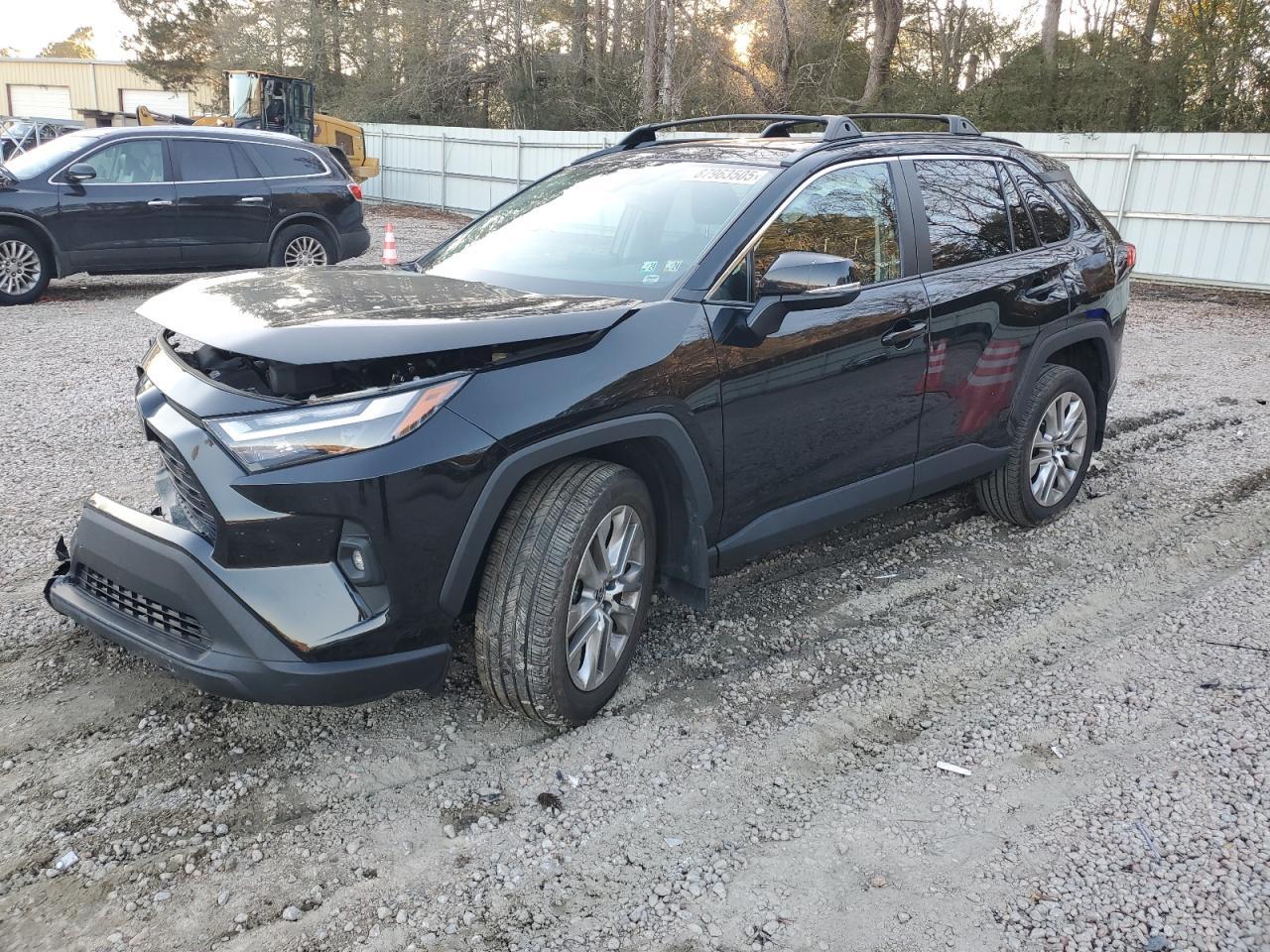 2022 TOYOTA RAV4 XLE P