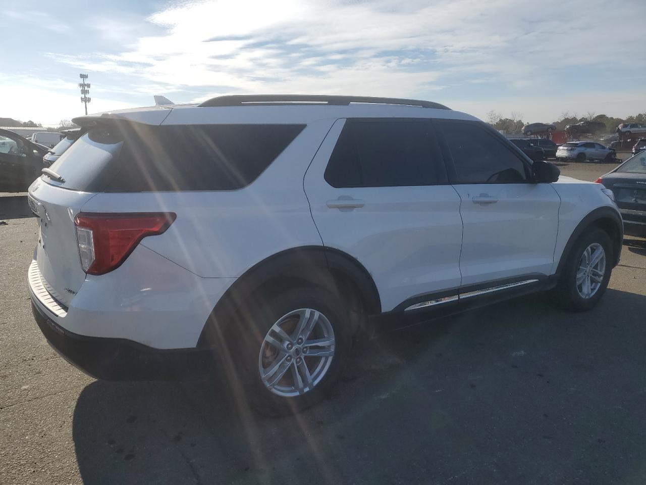 2023 FORD EXPLORER X - Фото 3