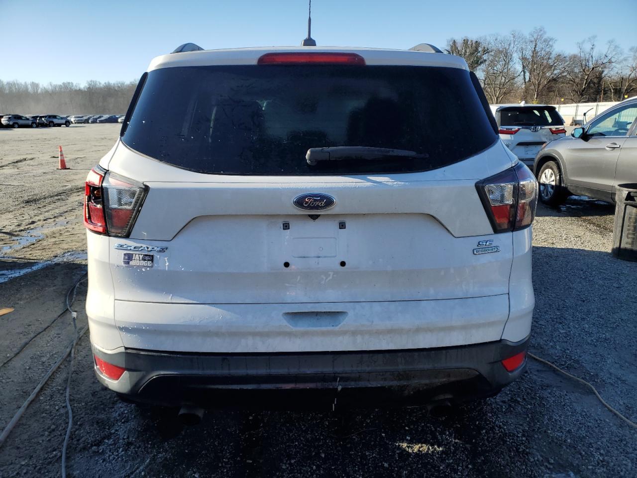 2017 FORD ESCAPE SE - Фото 6