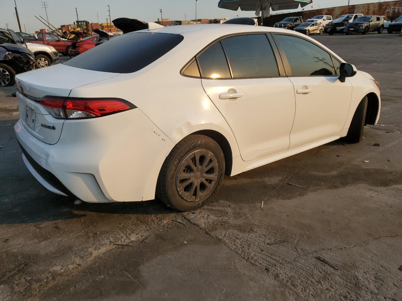 2022 TOYOTA COROLLA LE - Фото 3