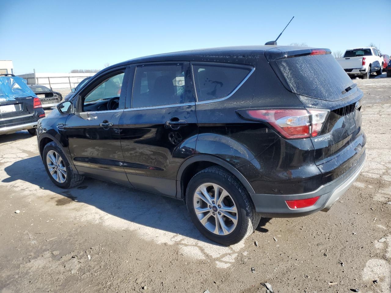 2017 FORD ESCAPE SE - Image 2