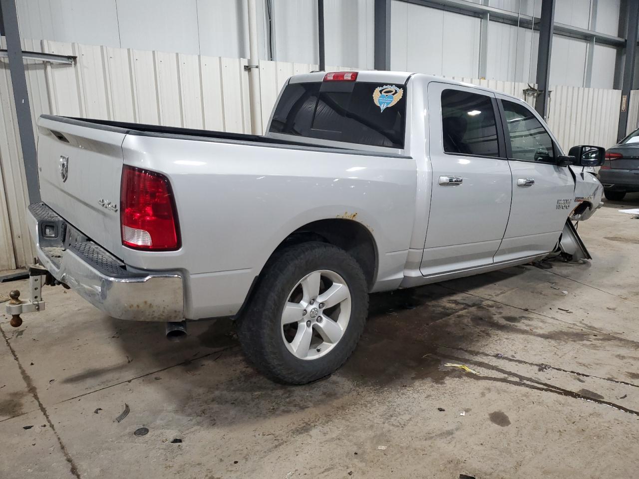 2017 RAM 1500 SLT - Фото 3