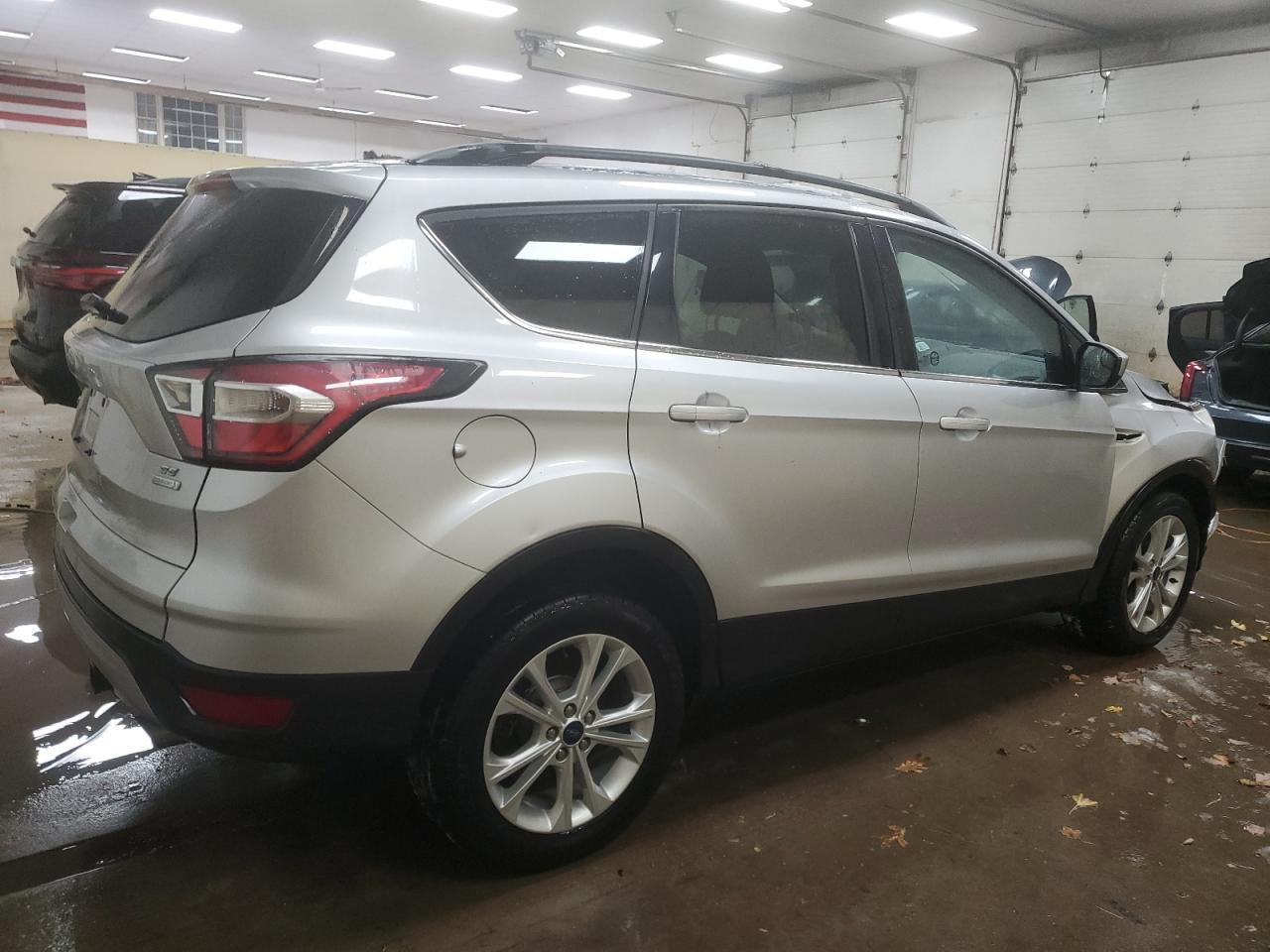 2017 FORD ESCAPE SE - Image 3