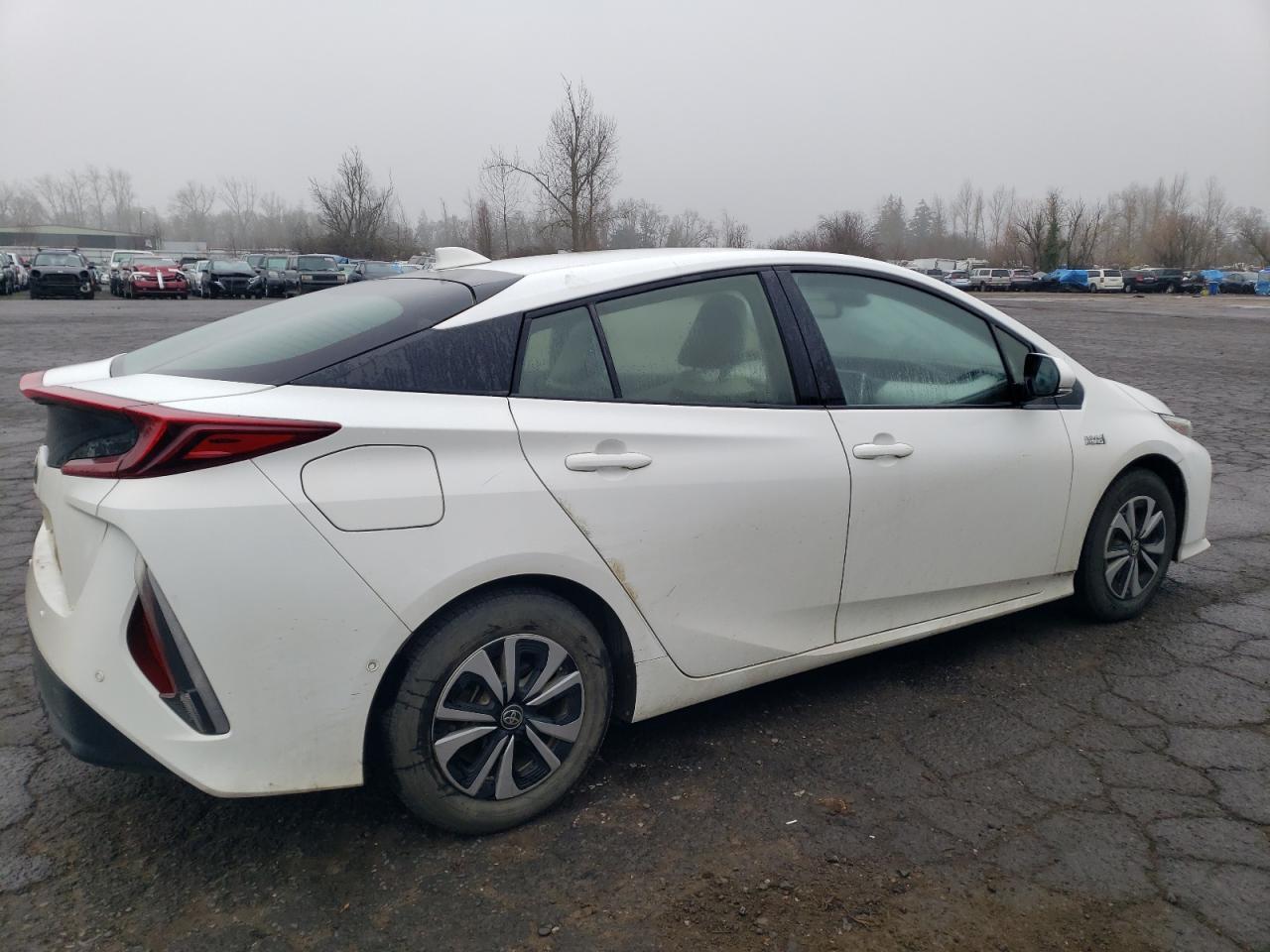 2018 TOYOTA PRIUS PRIM - Image 3