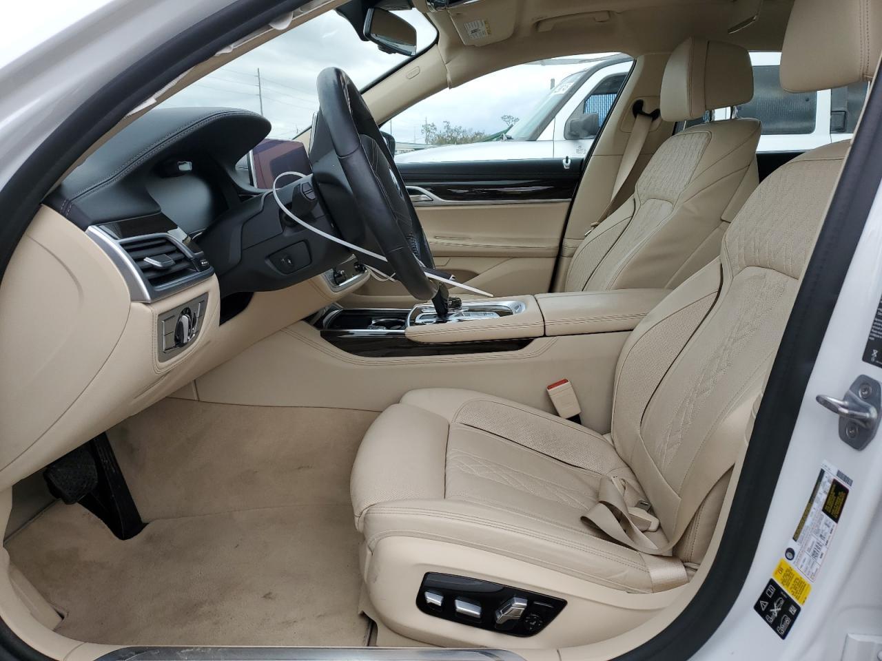 2020 BMW 750 XI - Фото 7