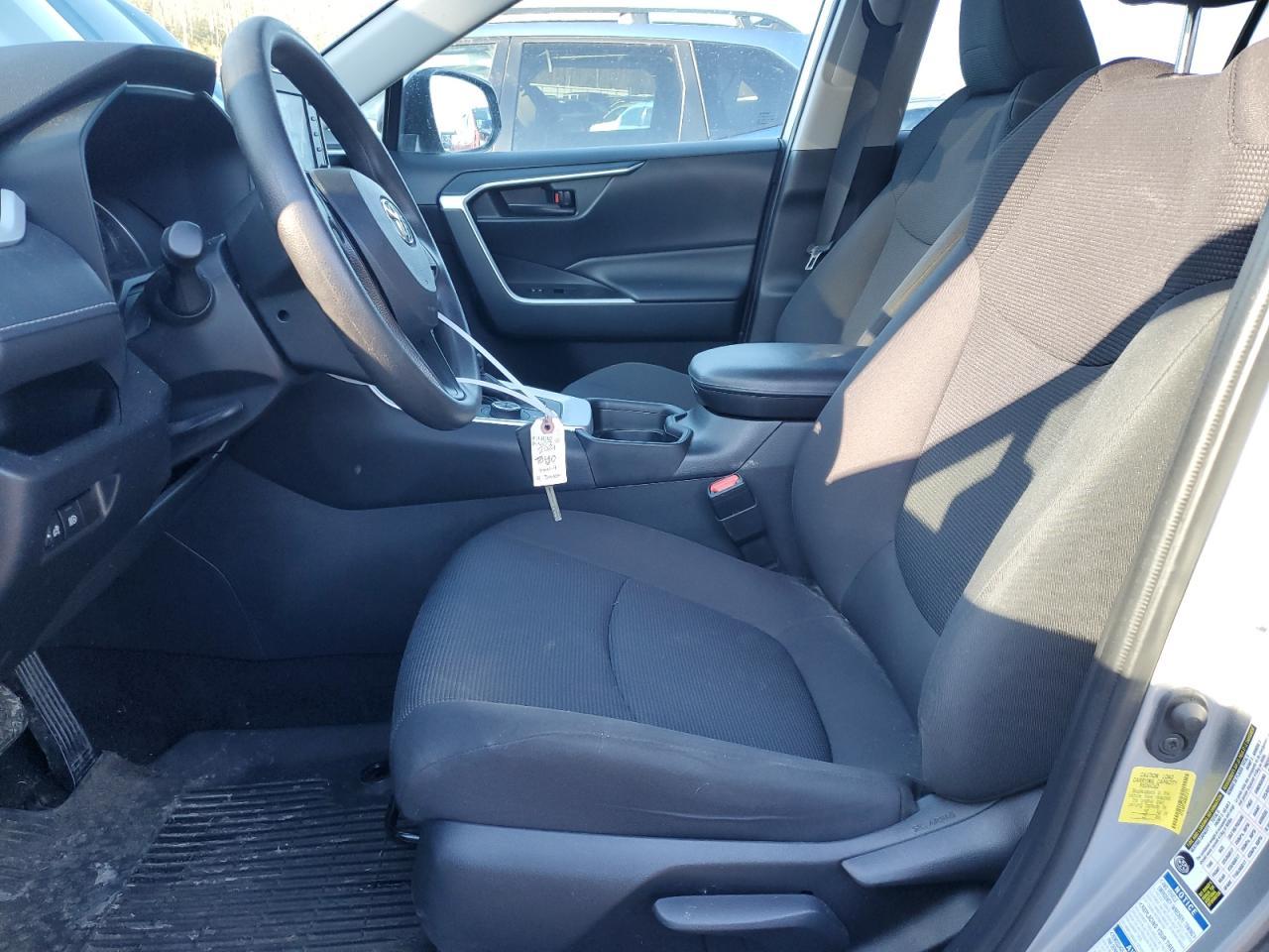 2021 TOYOTA RAV4 LE - Фото 7