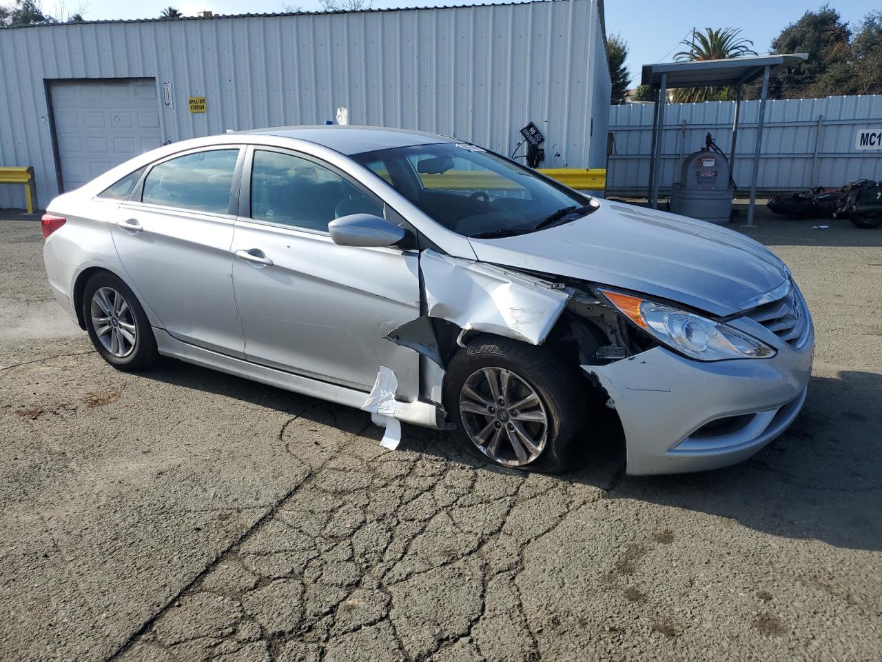 2013 HYUNDAI SONATA GLS - Image 4
