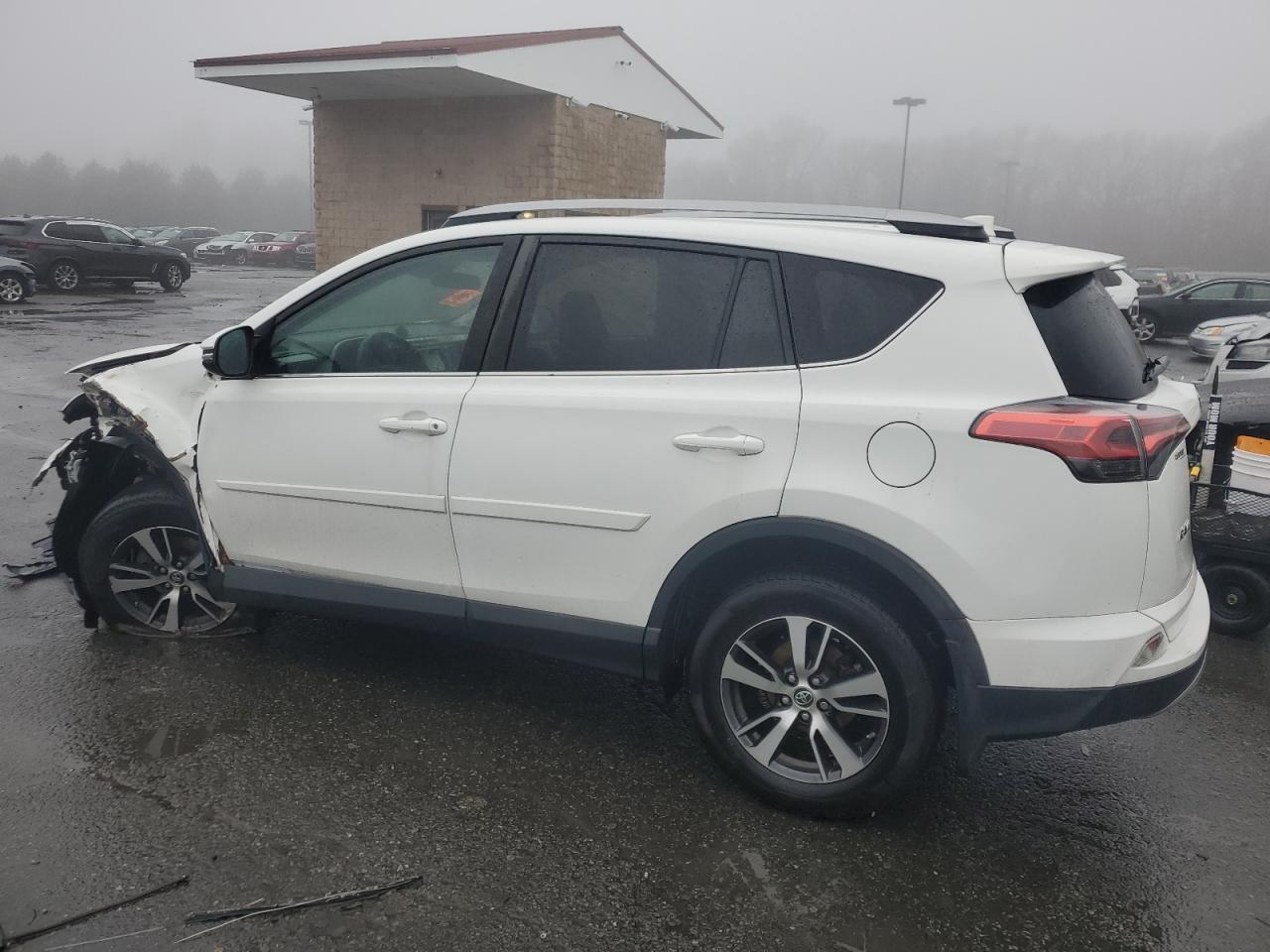 2017 TOYOTA RAV4 XLE - Фото 2