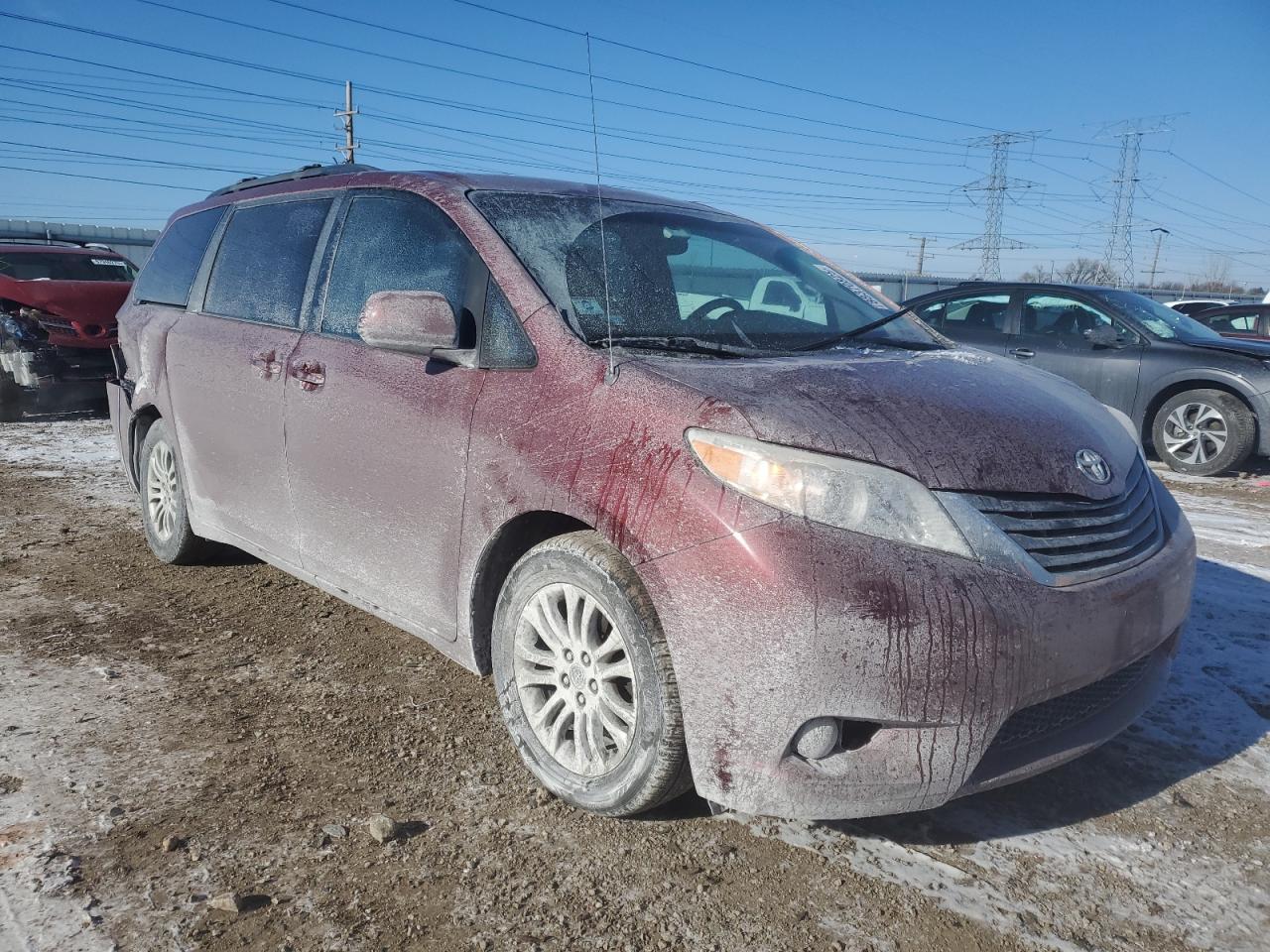 2013 TOYOTA SIENNA XLE - Image 4