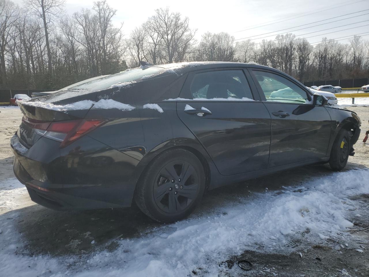 2022 HYUNDAI ELANTRA SE - Image 3