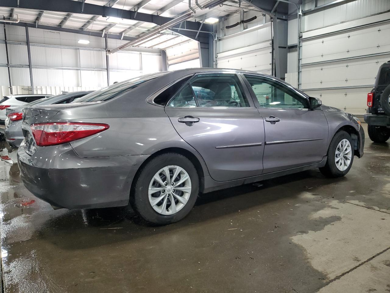 2017 TOYOTA CAMRY LE - Фото 3