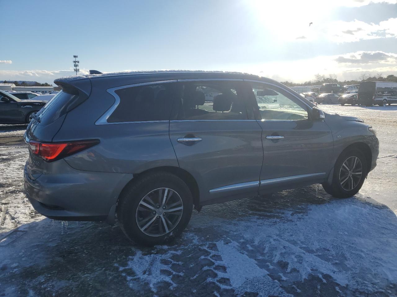 2019 INFINITI QX60 LUXE - Image 3