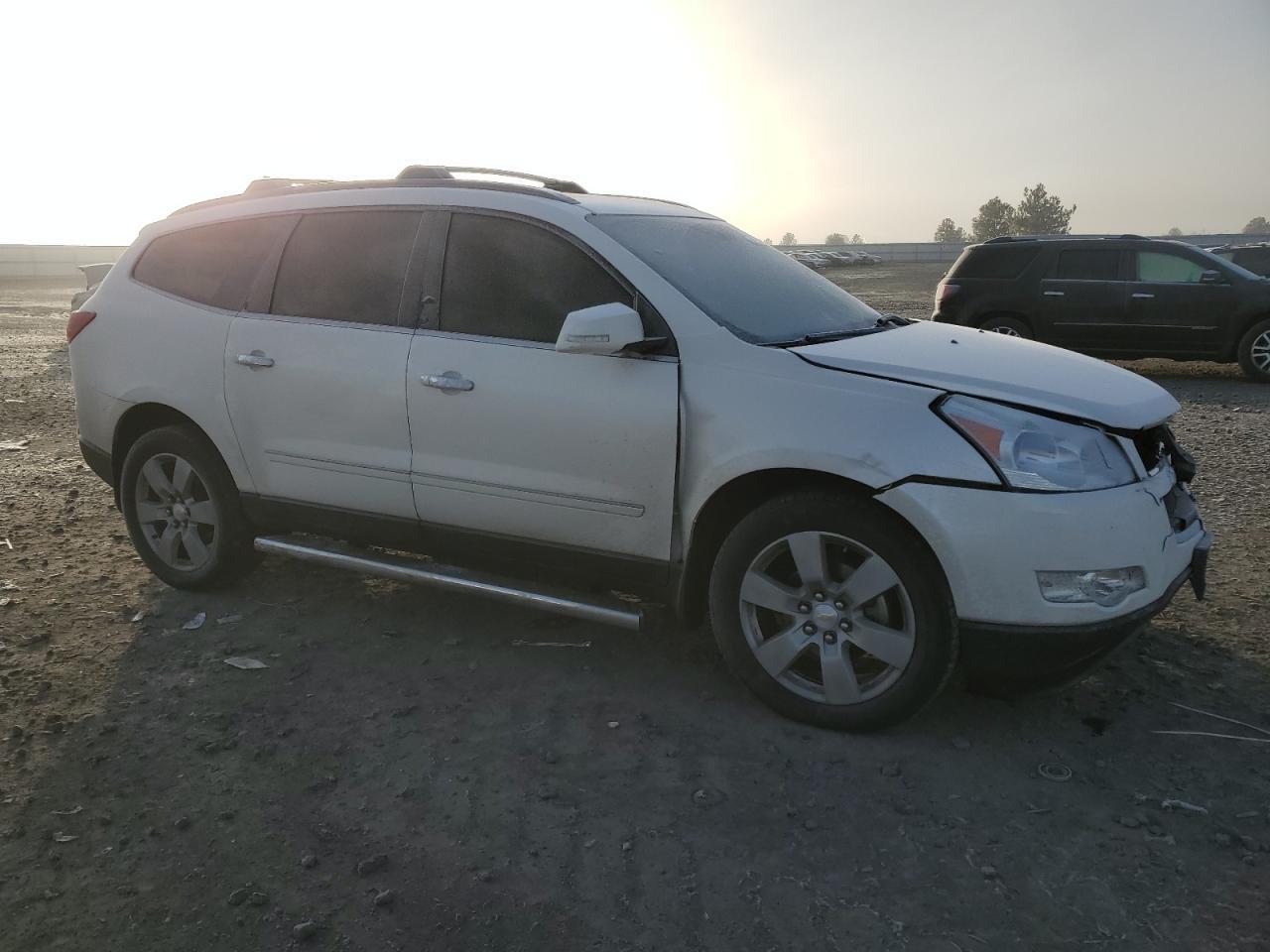 2011 CHEVROLET TRAVERSE L - Image 4