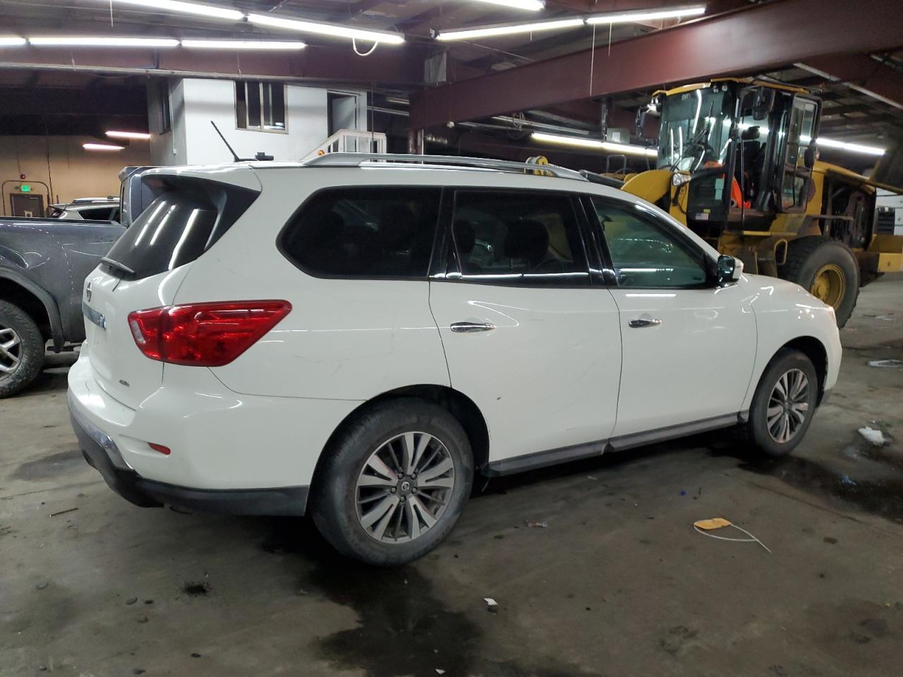 2017 NISSAN PATHFINDER - Фото 3