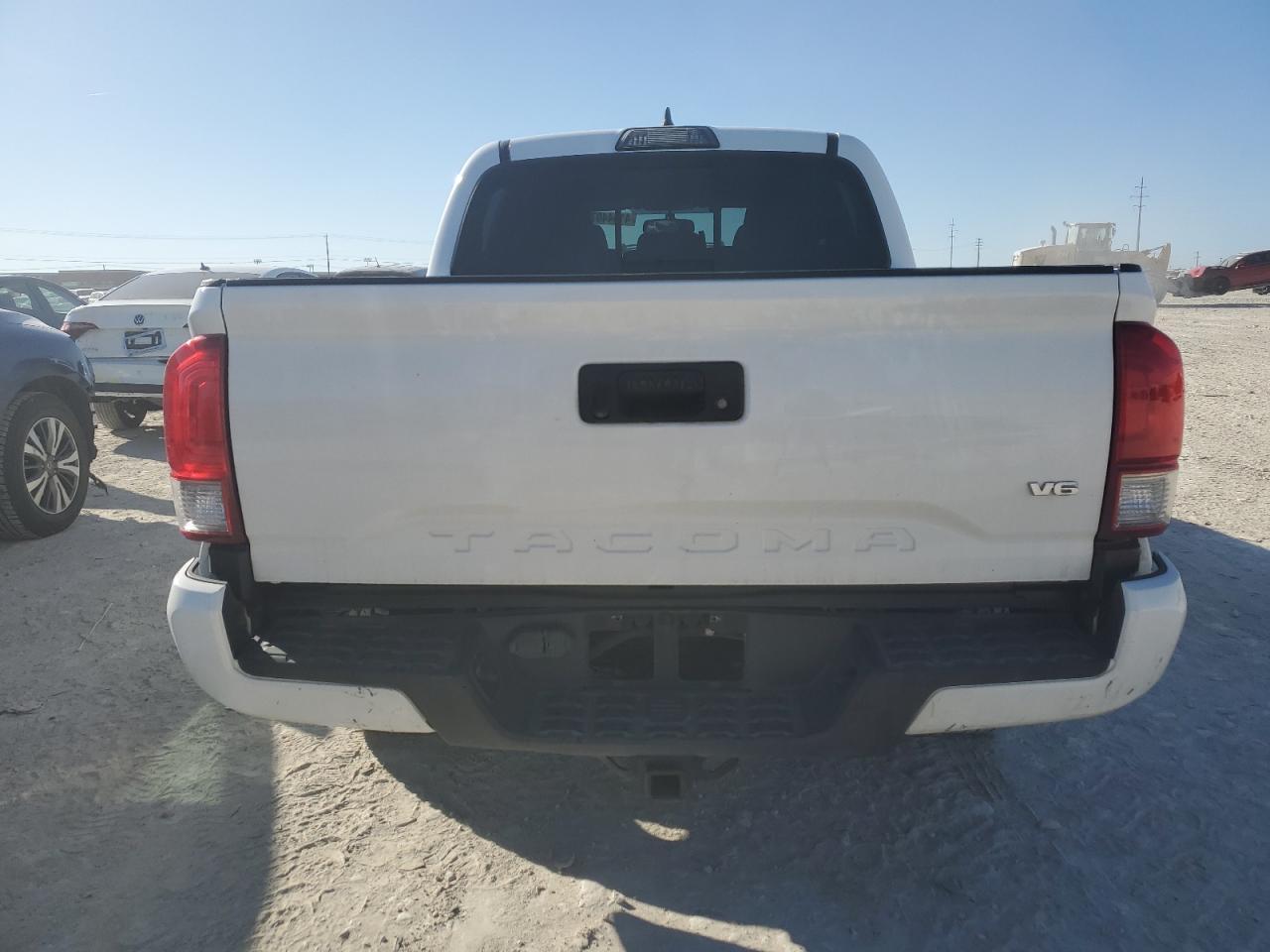 2017 TOYOTA TACOMA DOU - Фото 6
