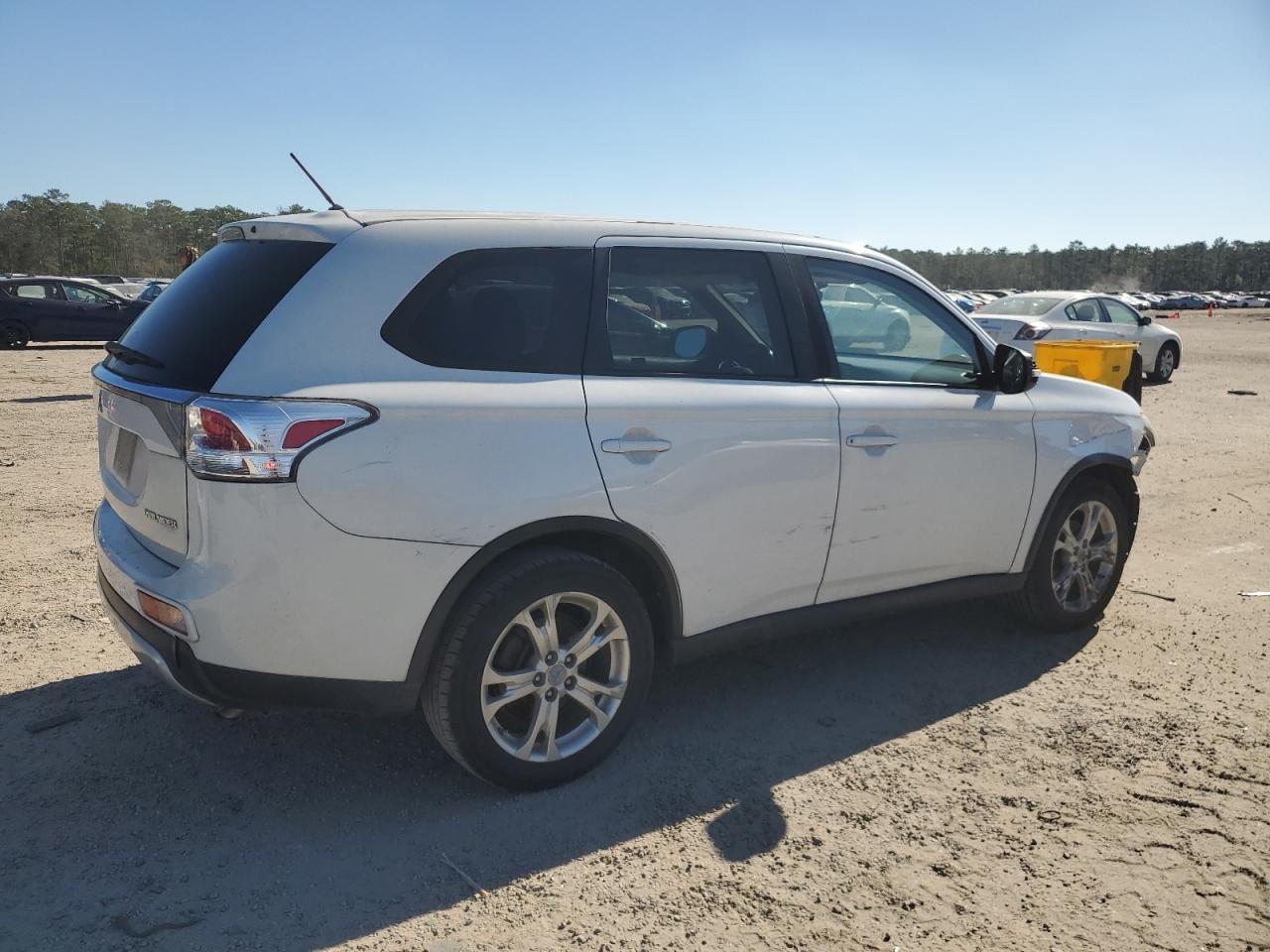 2015 MITSUBISHI OUTLANDER - Фото 3