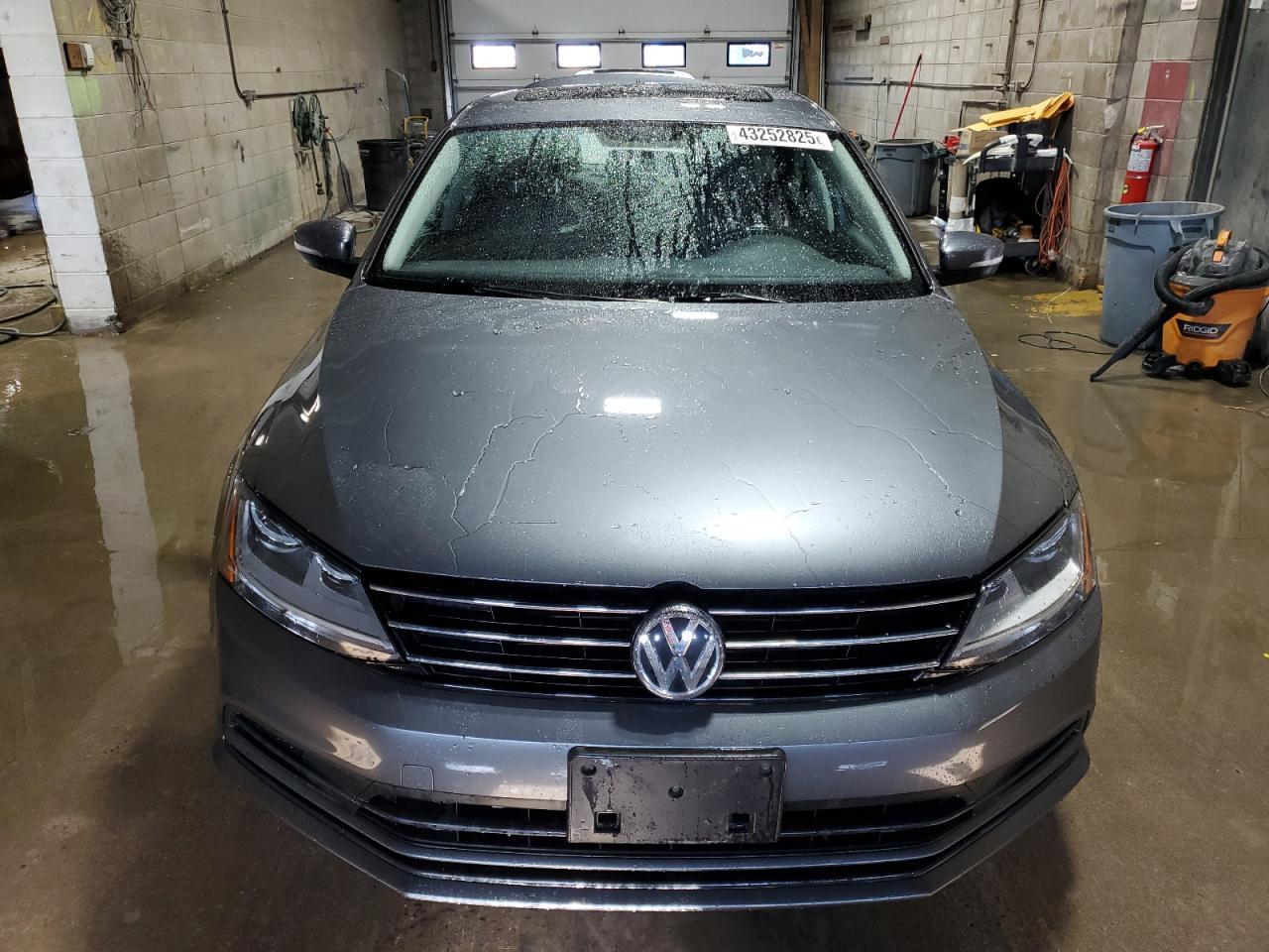 2017 VOLKSWAGEN JETTA SE - Image 5