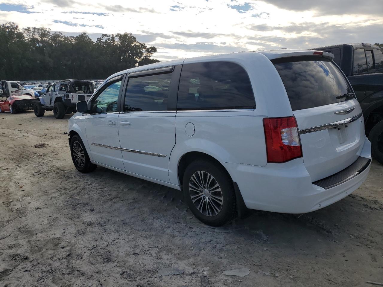 2014 CHRYSLER TOWN & COU - Image 2