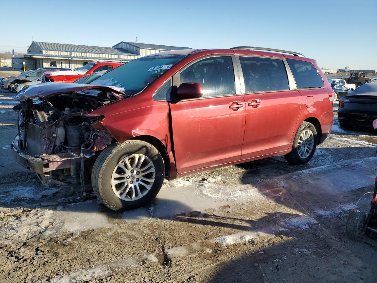2013 TOYOTA SIENNA XLE
