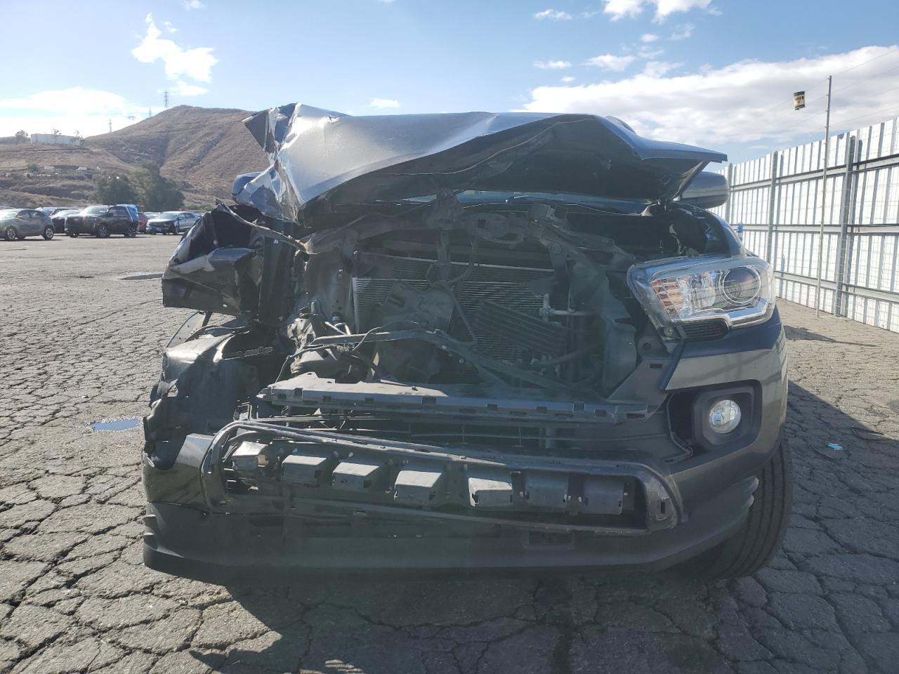 2017 TOYOTA TACOMA DOU - Фото 5
