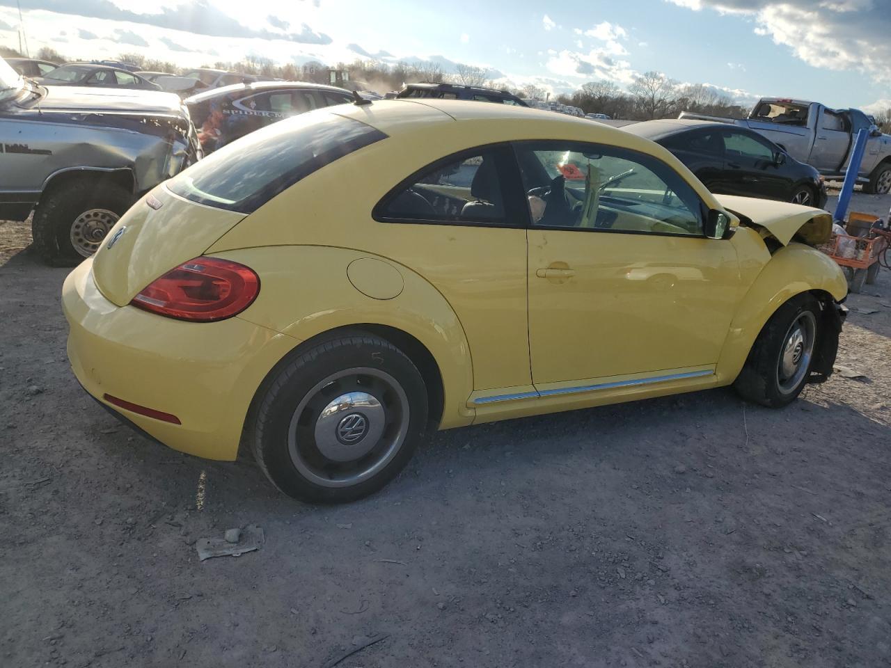 2012 VOLKSWAGEN BEETLE - Фото 3
