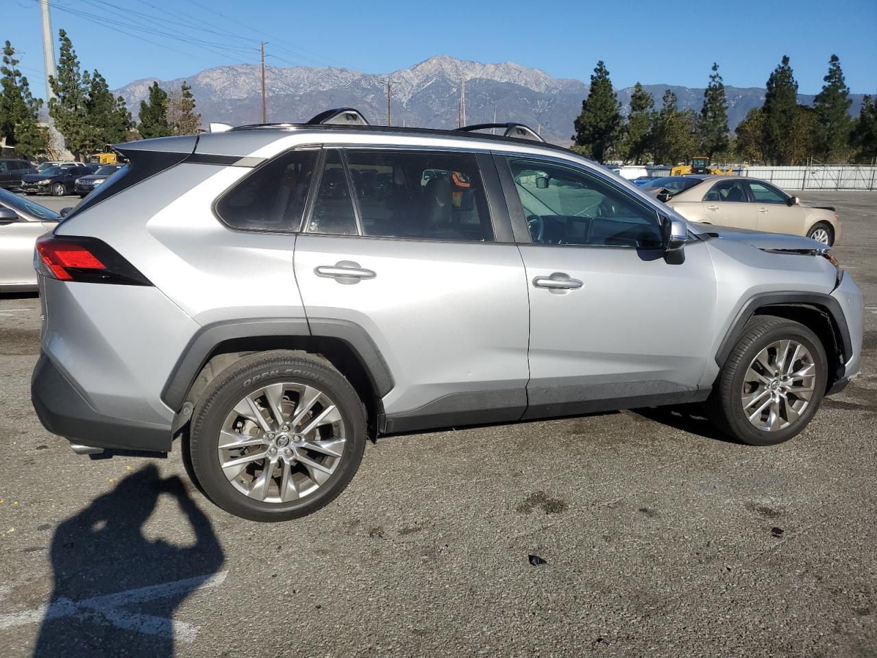 2020 TOYOTA RAV4 XLE P - Image 3
