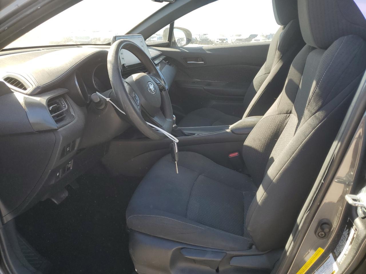 2019 TOYOTA C-HR XLE - Image 7