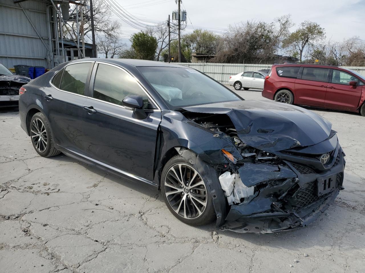 2018 TOYOTA CAMRY L - Фото 4