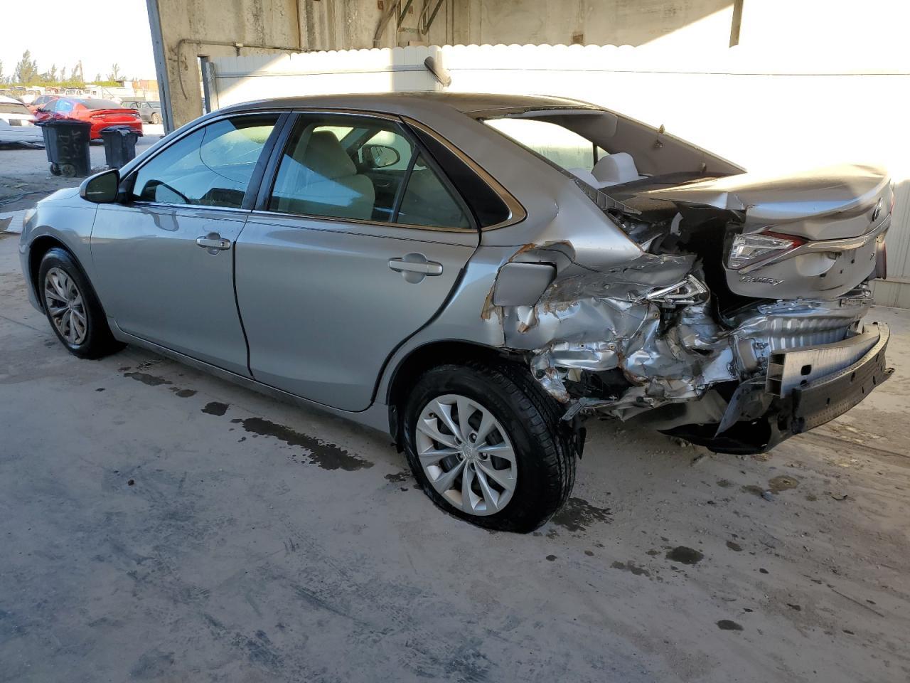2016 TOYOTA CAMRY LE - Фото 2