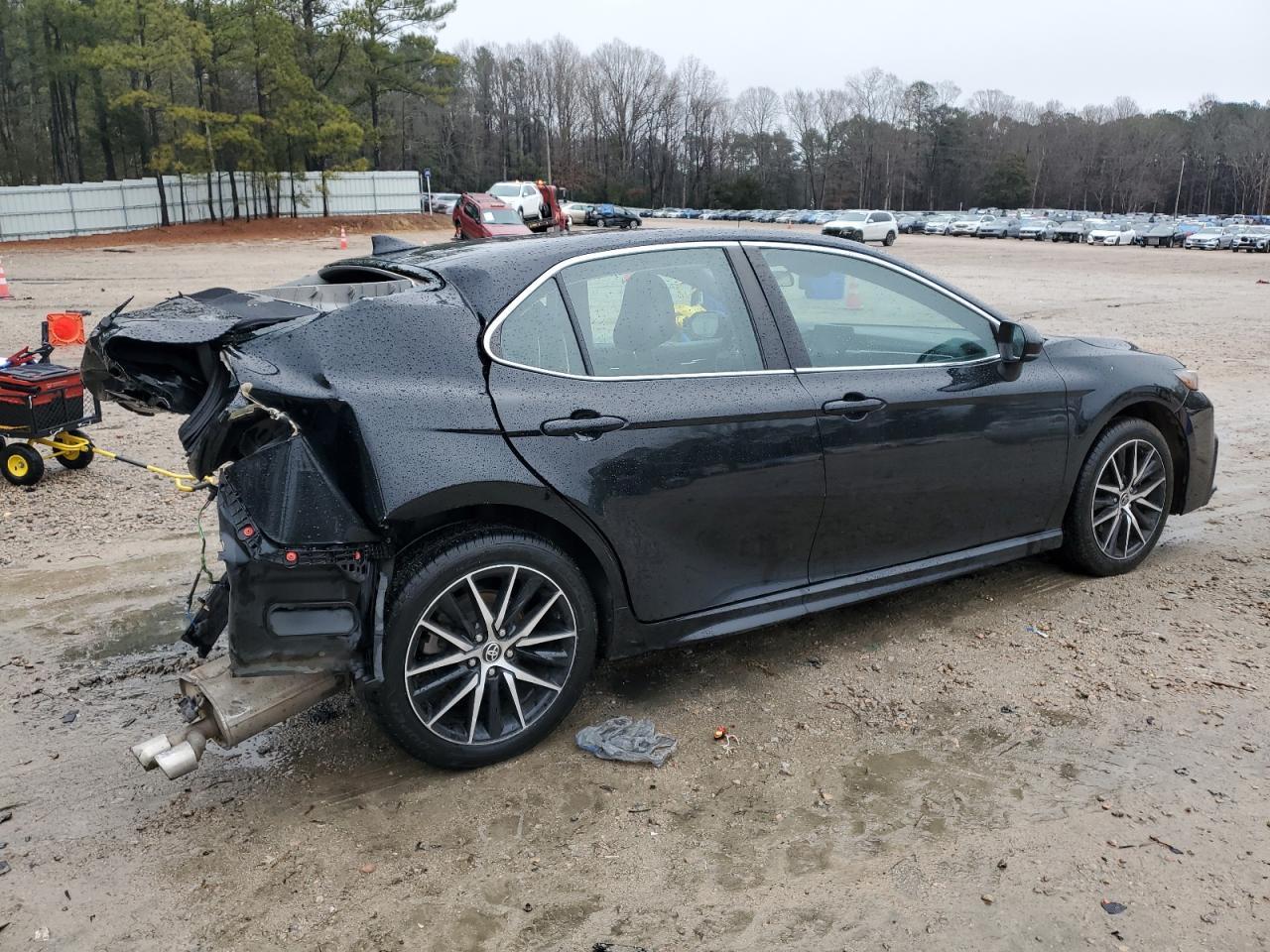 2021 TOYOTA CAMRY SE - Фото 3