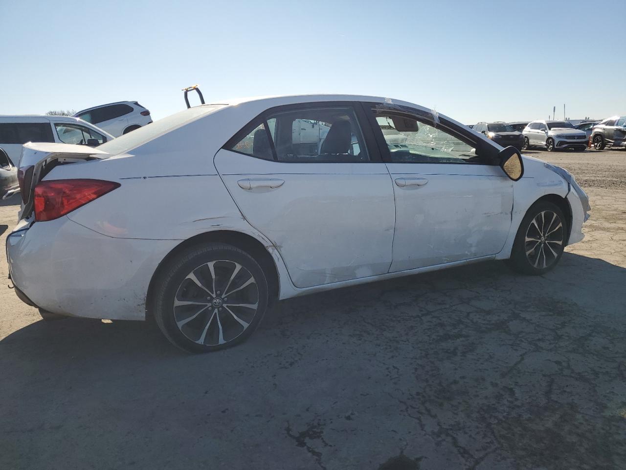 2019 TOYOTA COROLLA L - Фото 3