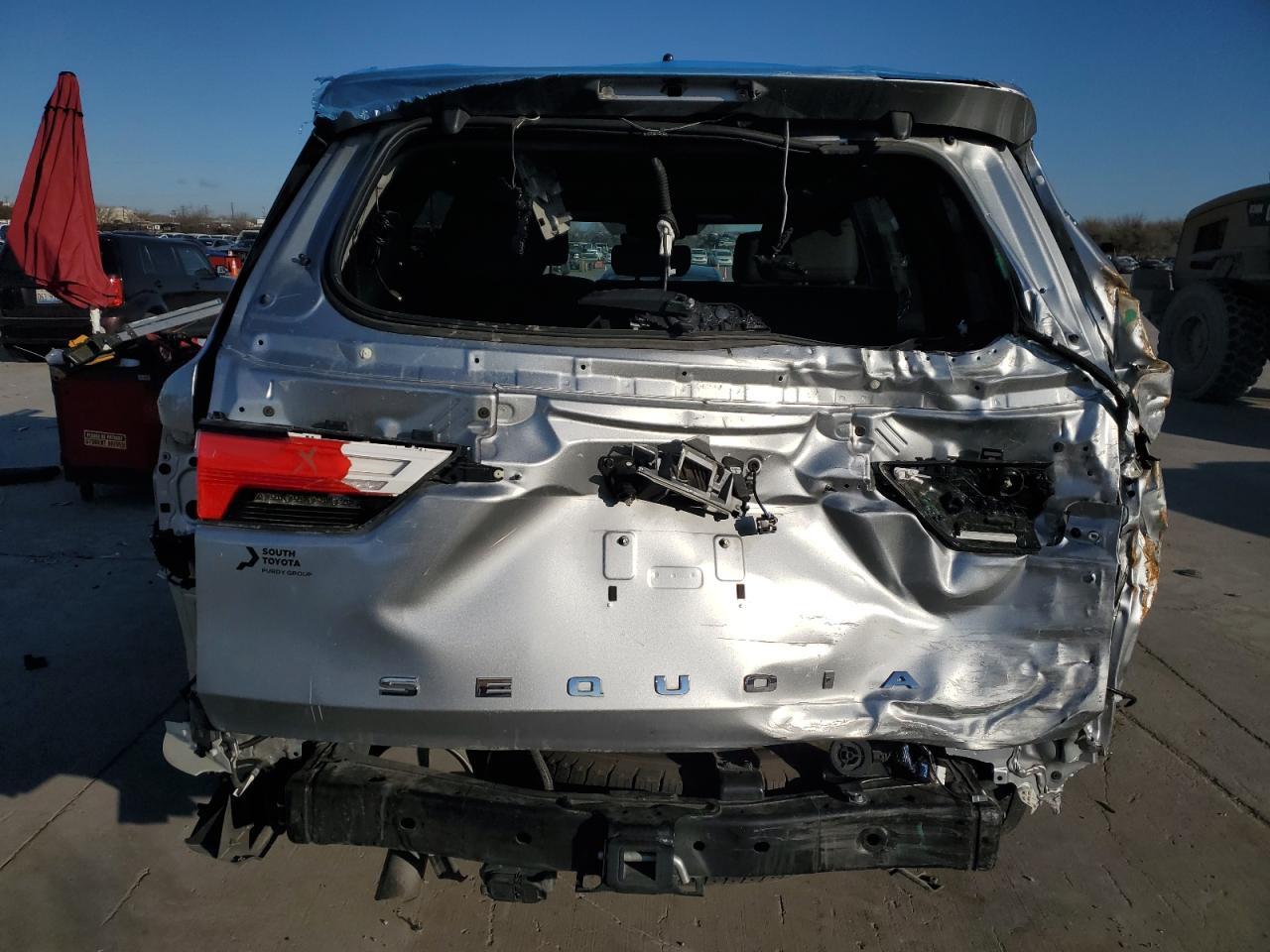2023 TOYOTA SEQUOIA SR - Фото 6