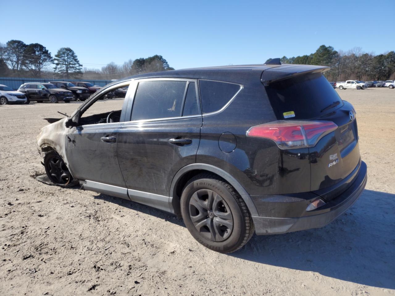 2018 TOYOTA RAV4 LE - Фото 2