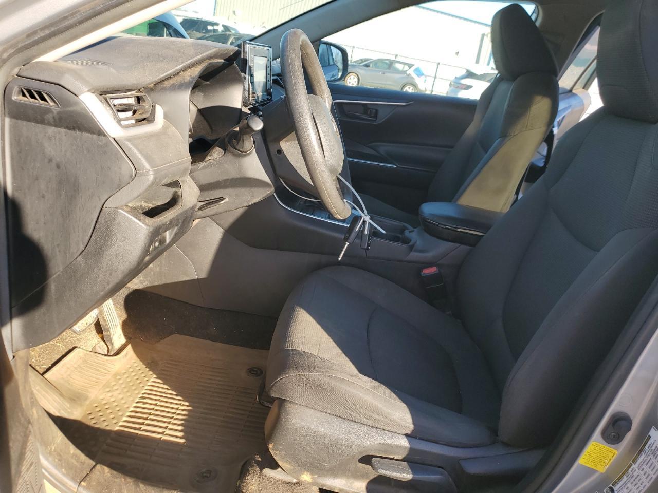 2021 TOYOTA RAV4 LE - Фото 7