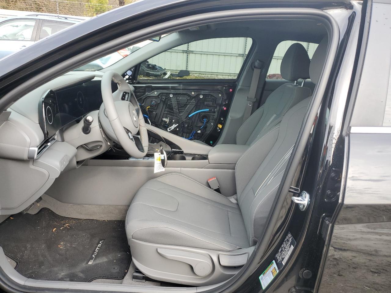 2024 HYUNDAI ELANTRA SE - Фото 7