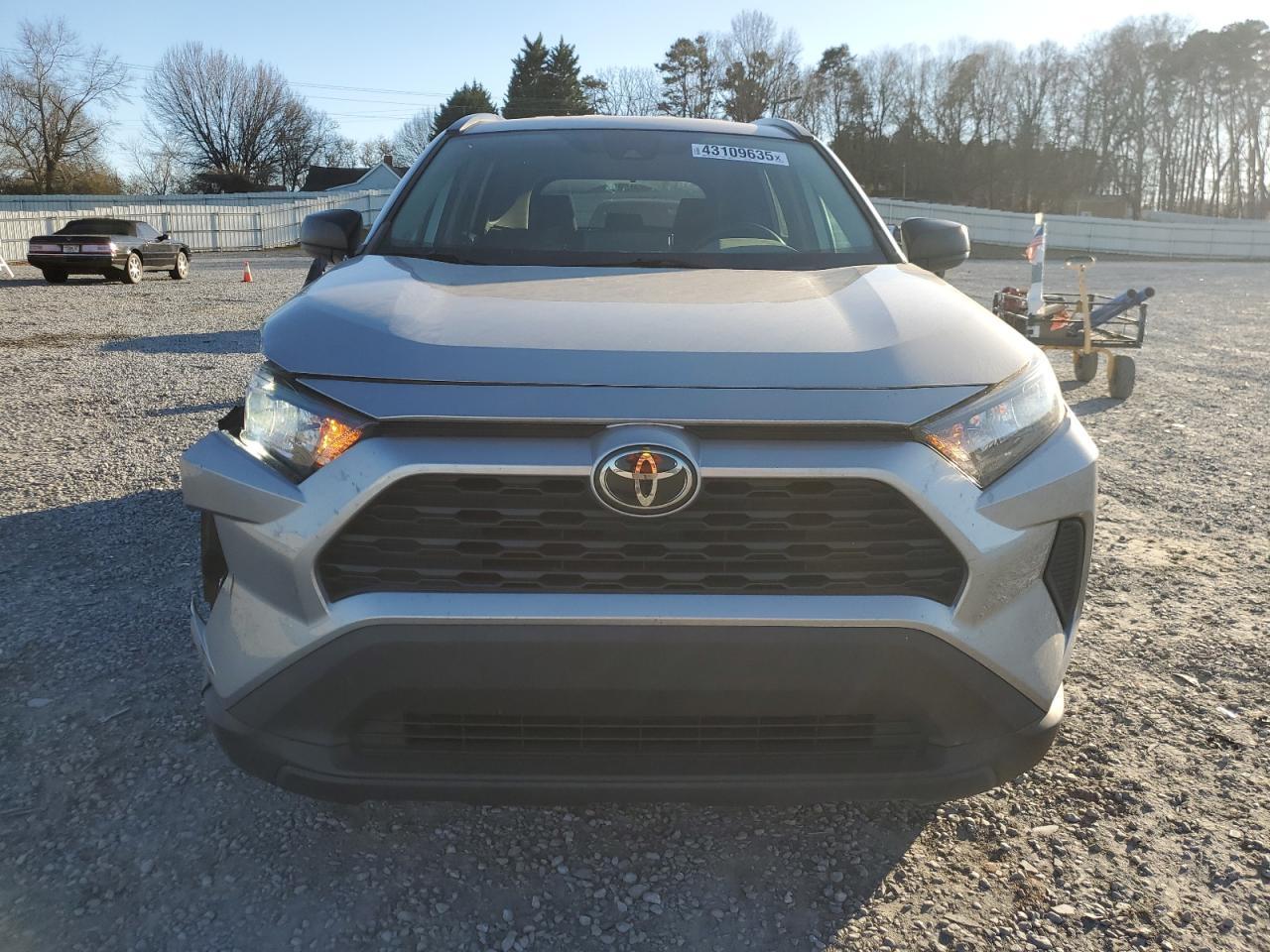 2021 TOYOTA RAV4 LE - Фото 5