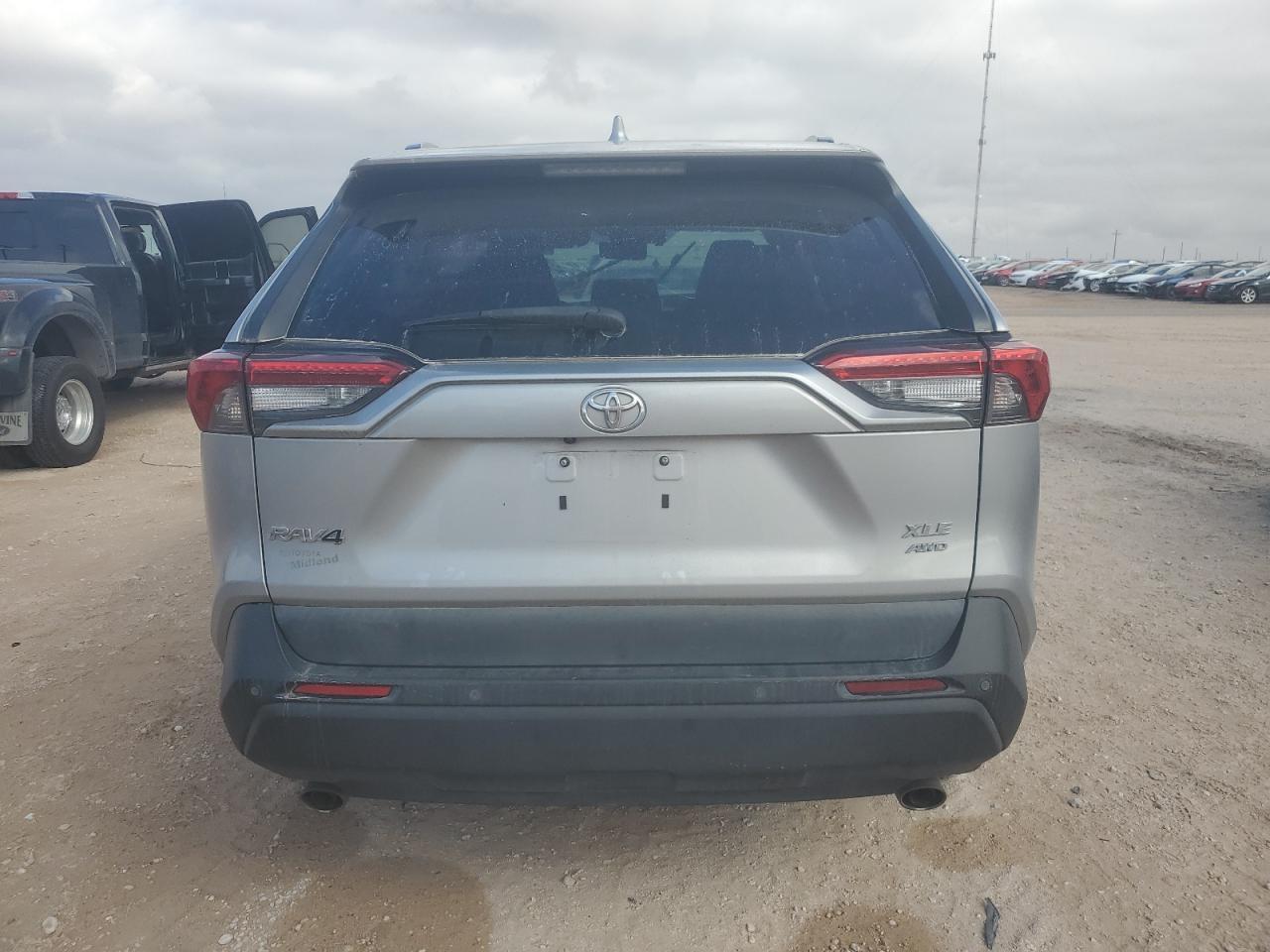 2019 TOYOTA RAV4 XLE P - Фото 6