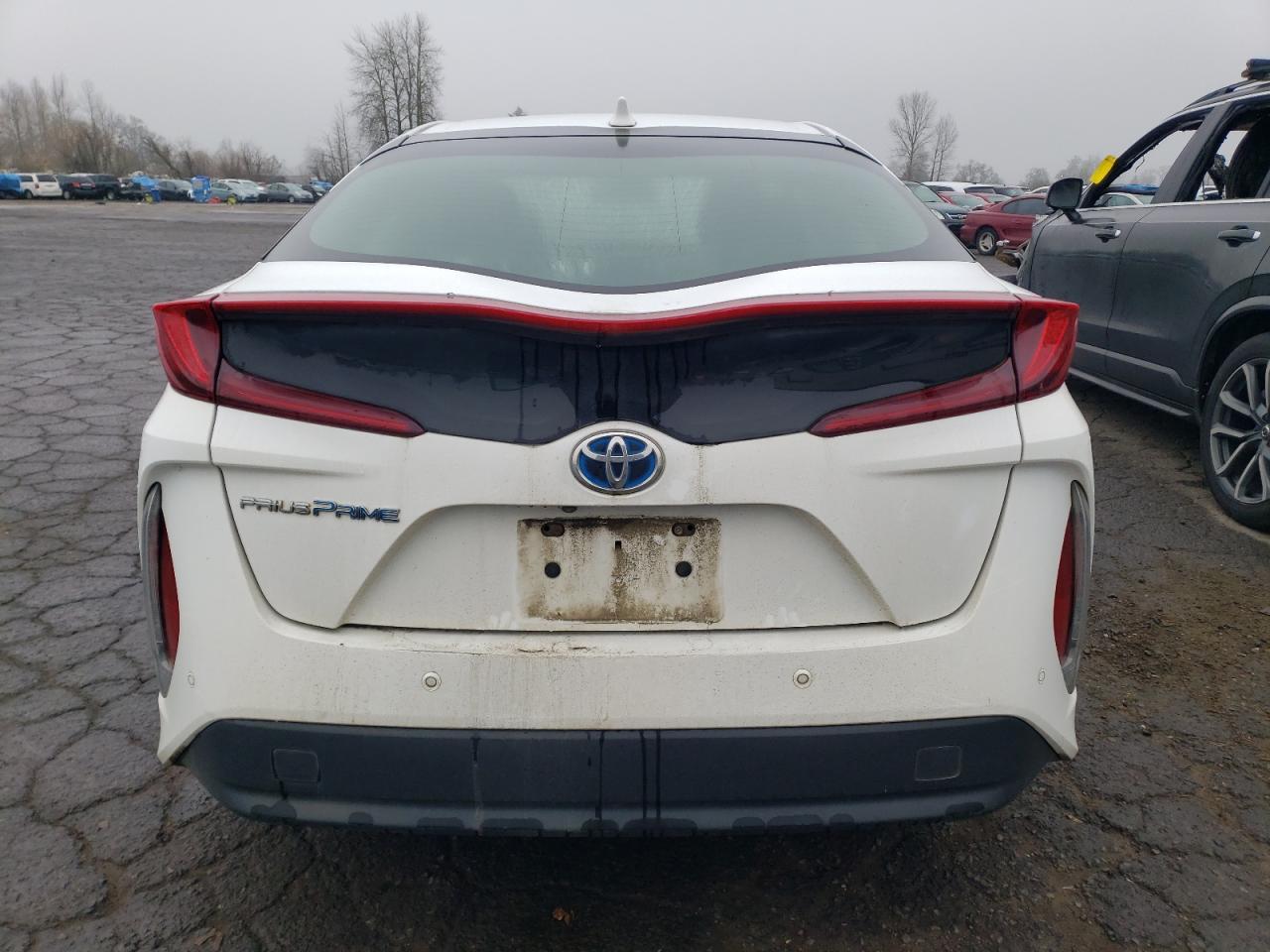 2018 TOYOTA PRIUS PRIM - Image 6