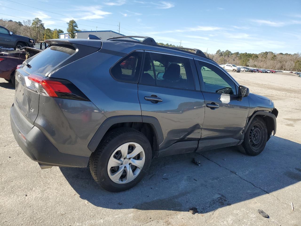 2021 TOYOTA RAV4 LE - Фото 3