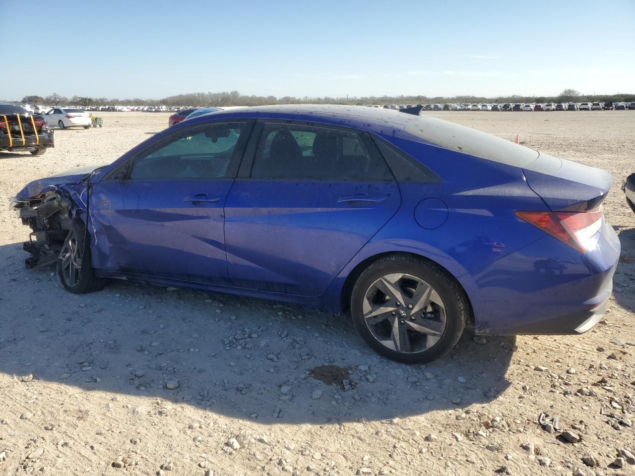 2023 HYUNDAI ELANTRA SE - Image 2