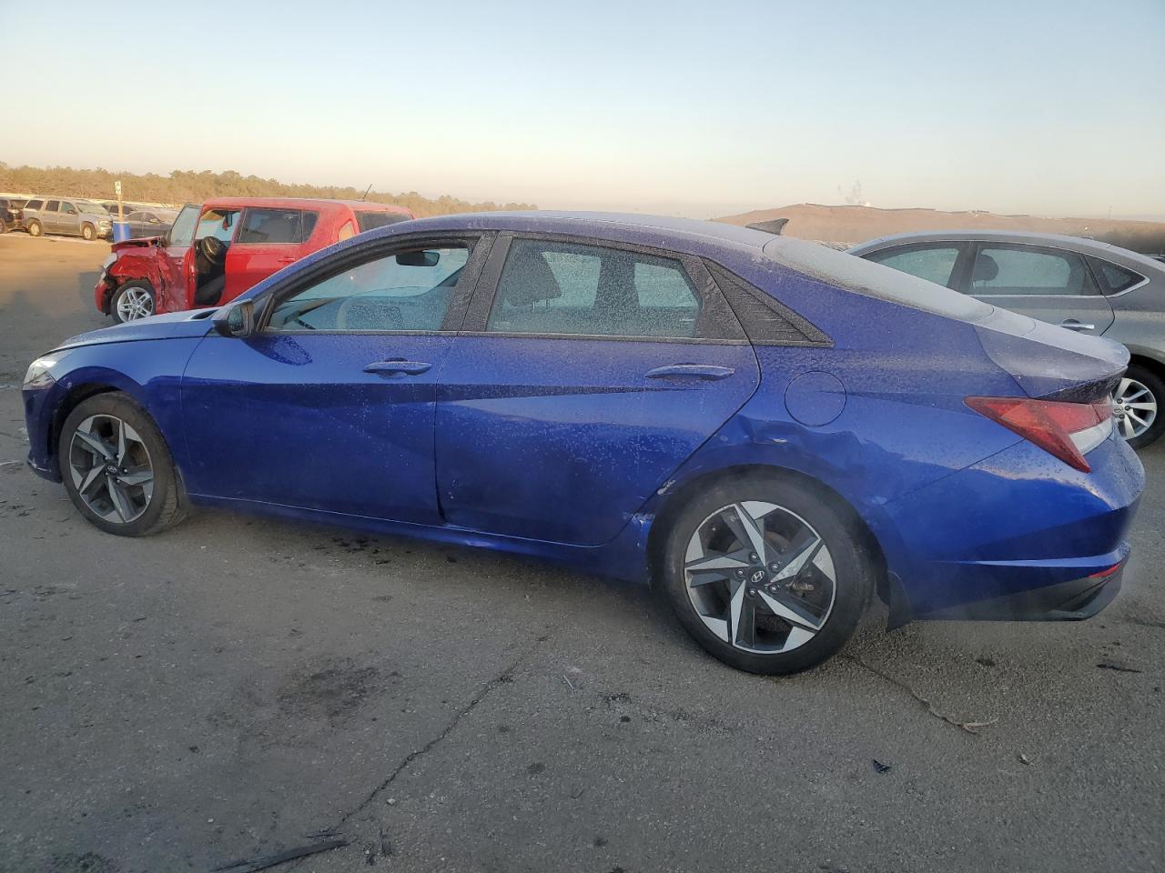 2023 HYUNDAI ELANTRA SE - Image 2