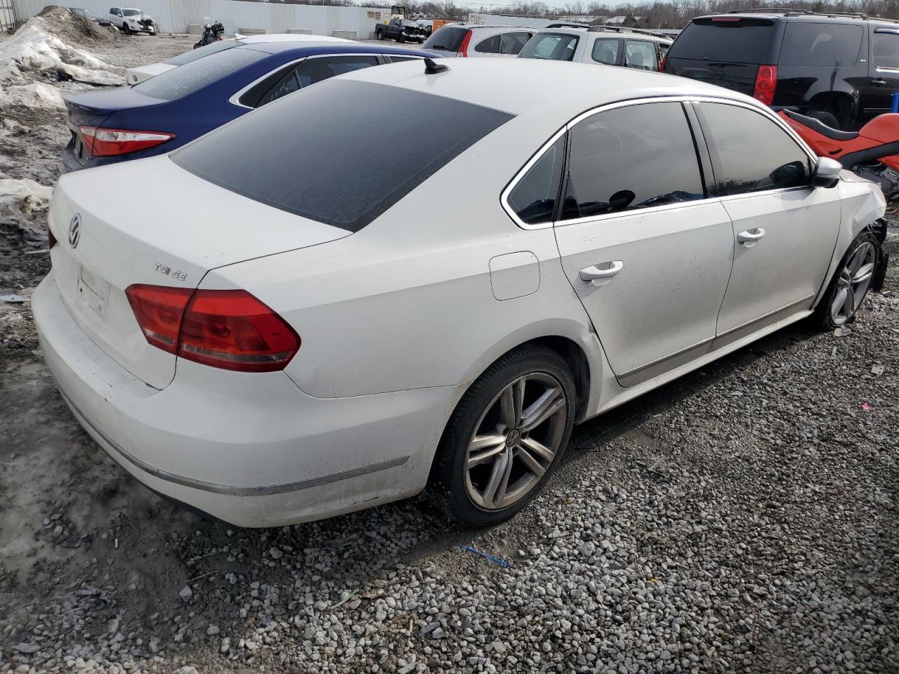 2015 VOLKSWAGEN PASSAT SE - Фото 3