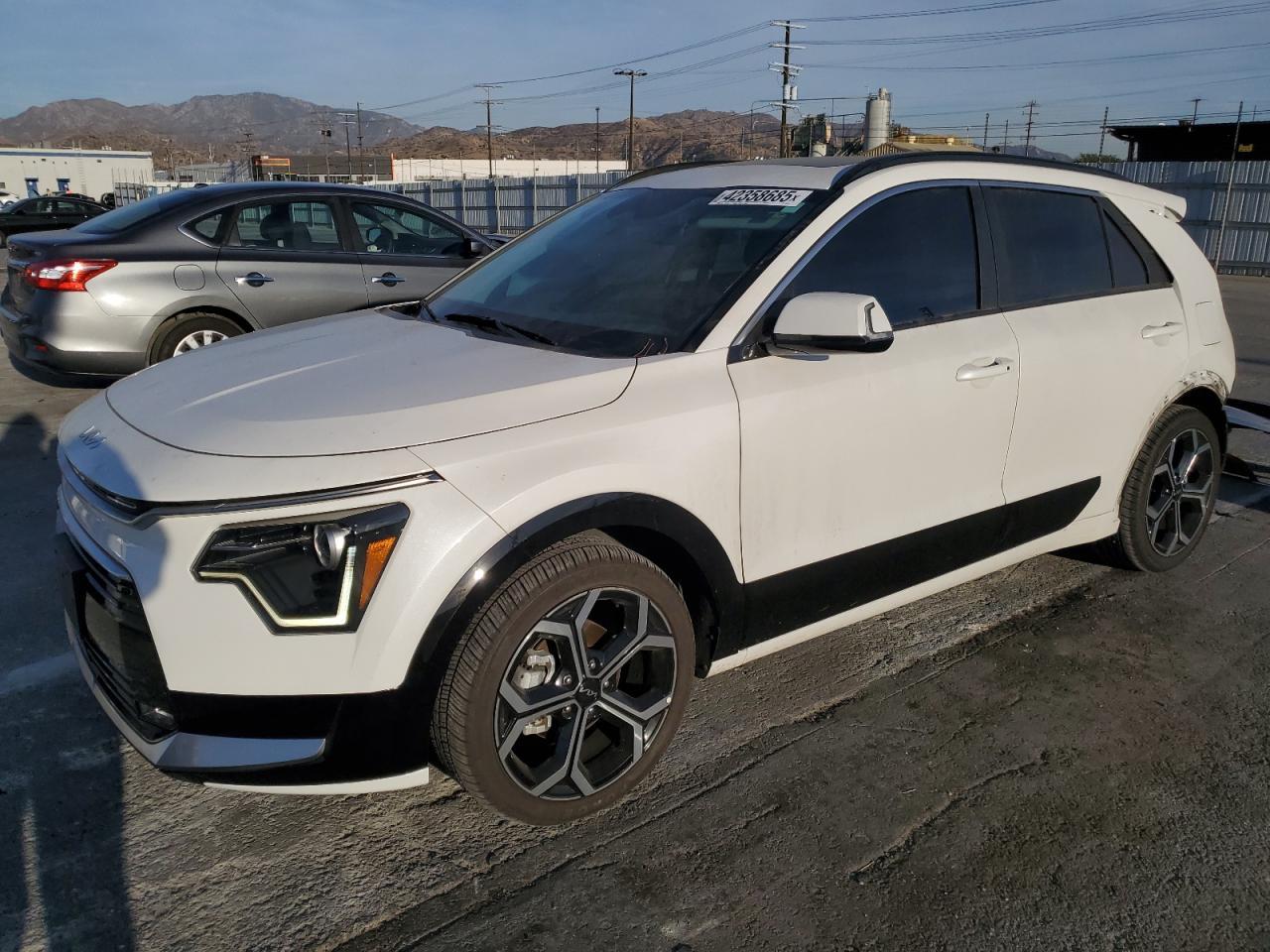 2023 KIA NIRO EX