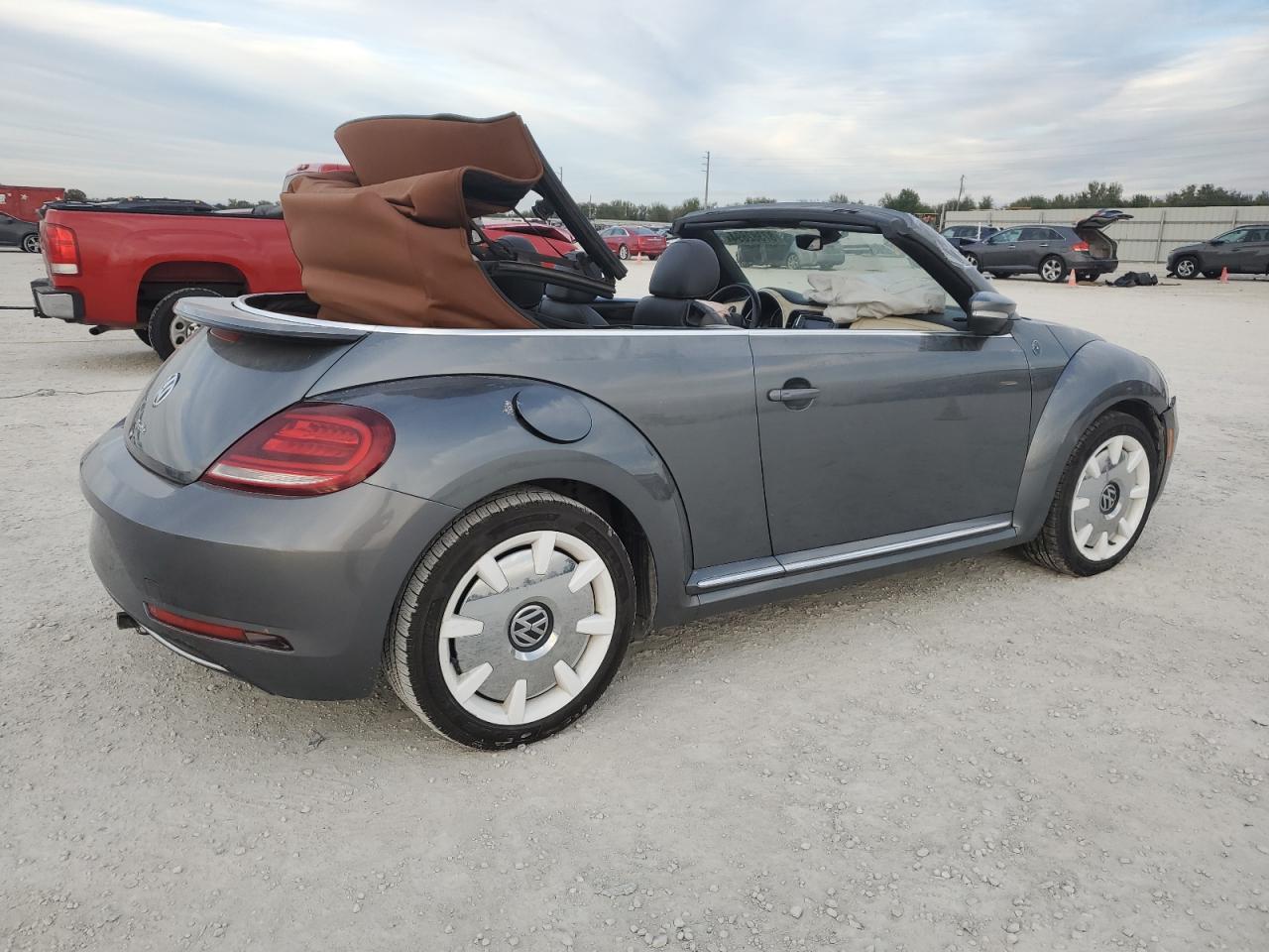 2019 VOLKSWAGEN BEETLE S - Image 3