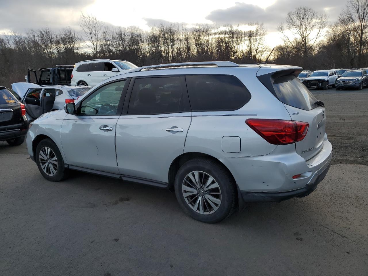 2017 NISSAN PATHFINDER - Image 2