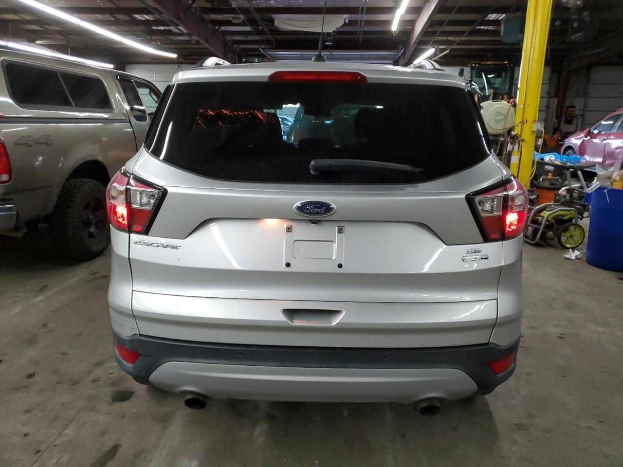 2017 FORD ESCAPE SE - Фото 6