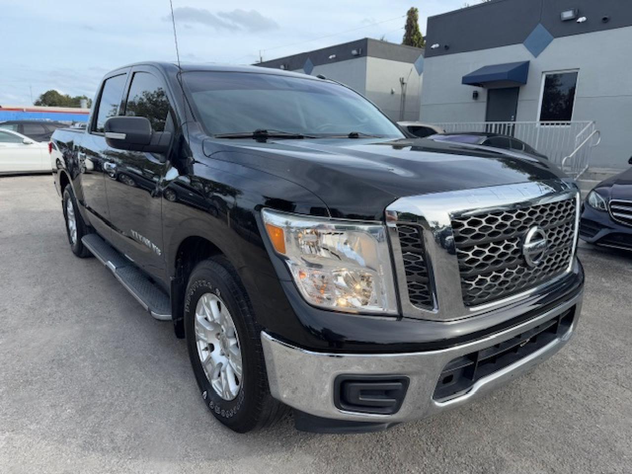 2018 NISSAN TITAN S - Фото 4