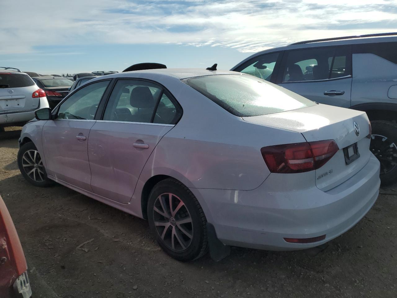 2017 VOLKSWAGEN JETTA SE - Image 2